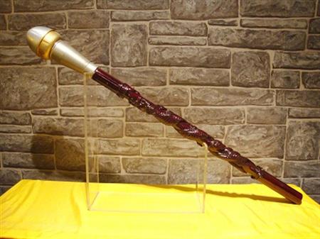 2002年，紅古軒一舉當(dāng)選全國(guó)九運(yùn)會(huì)圣火把桿設(shè)計(jì)與制作權(quán)