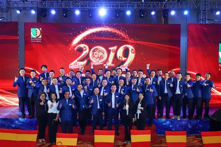 2019年3月，紅古軒榮升為中山市家具商會(huì)永遠(yuǎn)名譽(yù)會(huì)長(zhǎng)單位